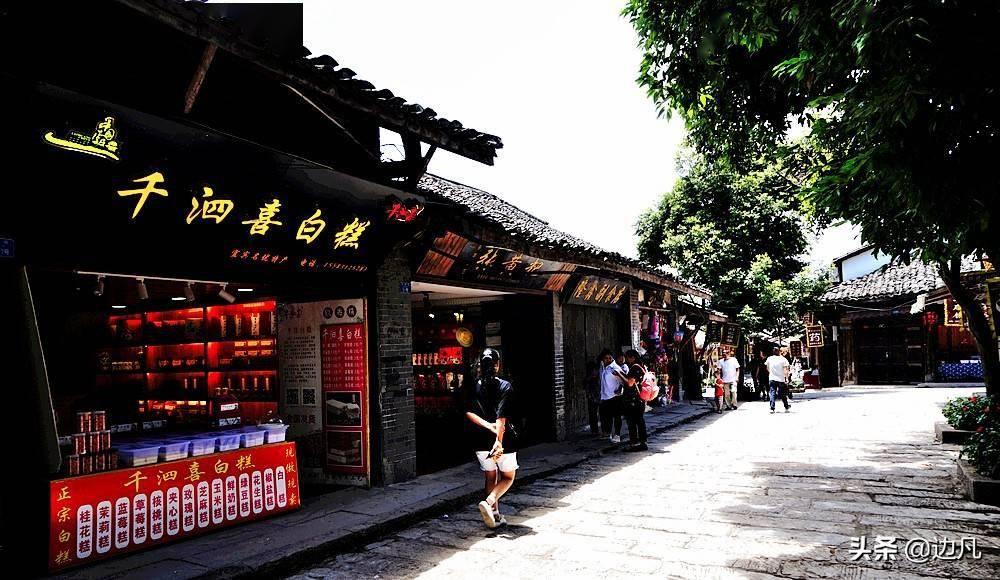 为什么显示器一闪一闪的黑屏游戏画面